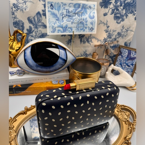 🆕 LULU GUINNESS 🧿 NWOT Carrie Box Clutch with Lipstick Fastening, Lips Print - Picture 2 of 15